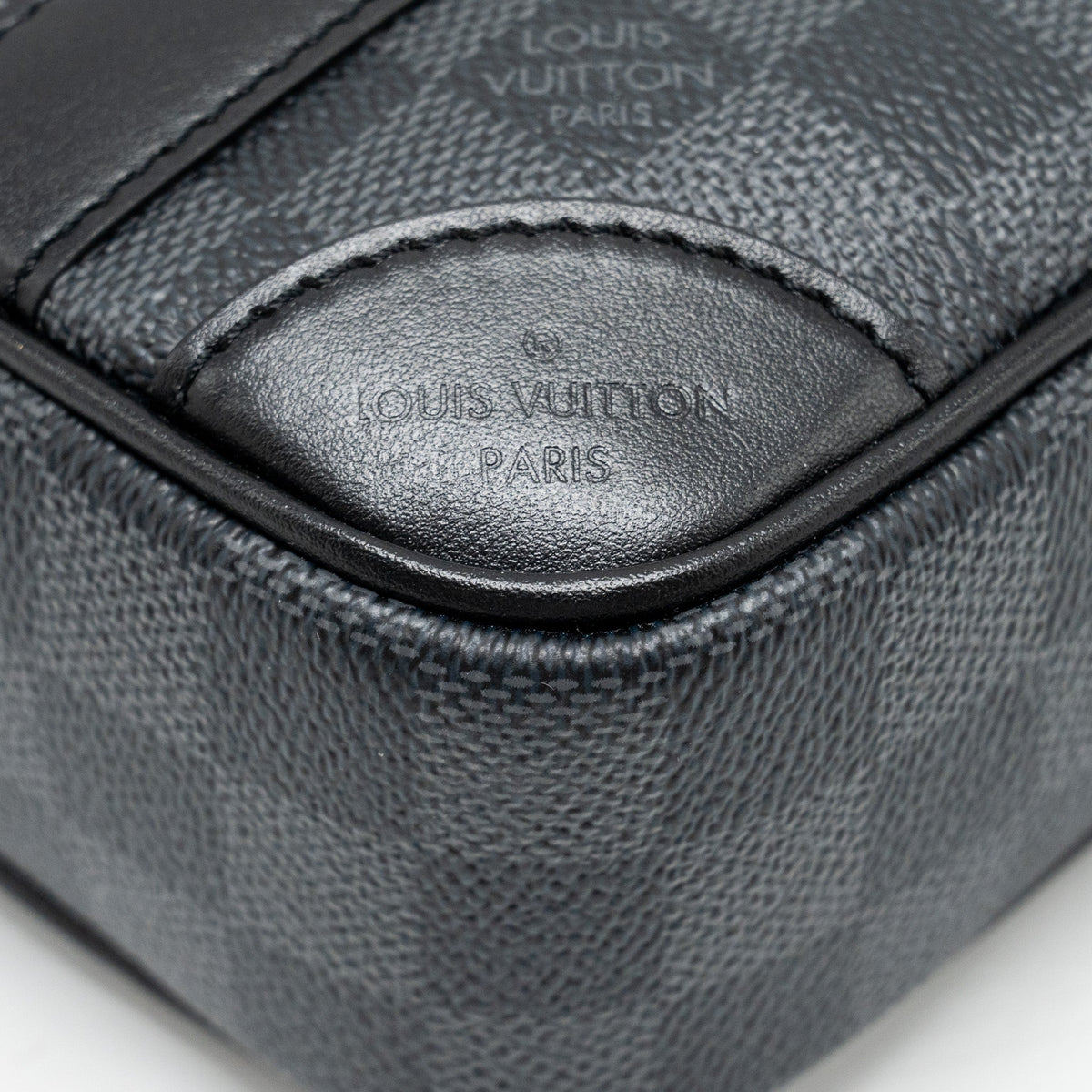 louis-vuitton-pochette-kasai-clutch-bag-damier-graphite-canvas-so-black-copy-1