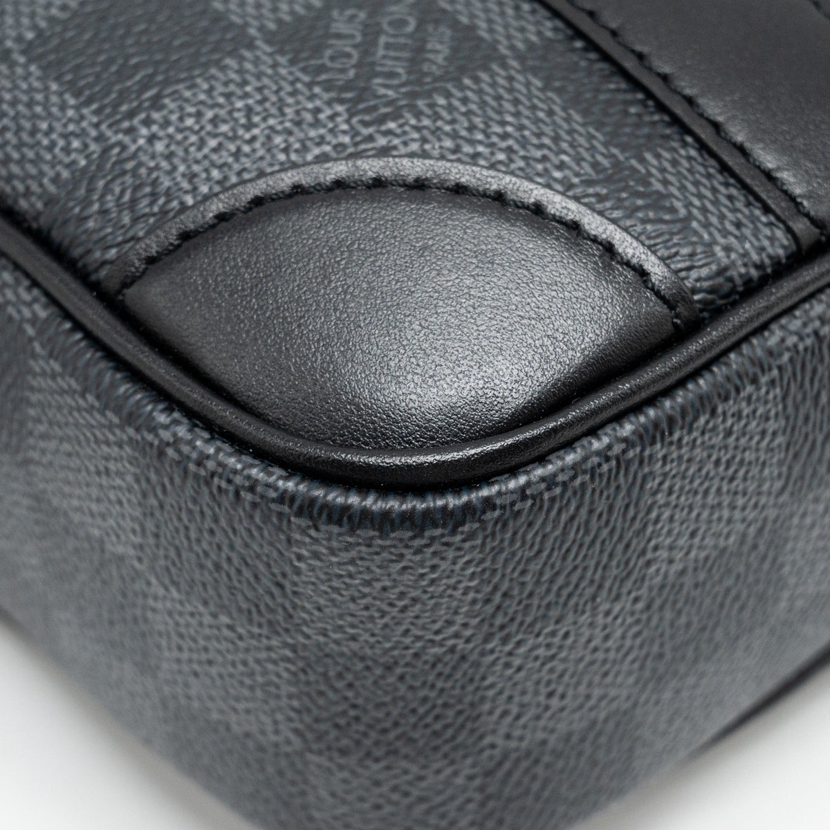 louis-vuitton-pochette-kasai-clutch-bag-damier-graphite-canvas-so-black-copy-1