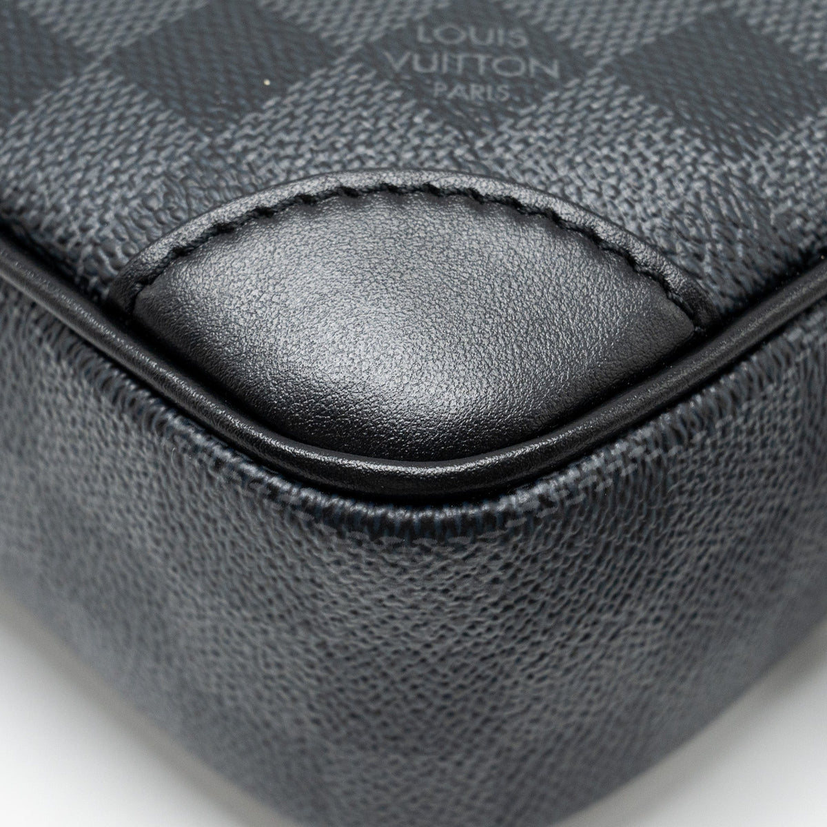 louis-vuitton-pochette-kasai-clutch-bag-damier-graphite-canvas-so-black-copy-1