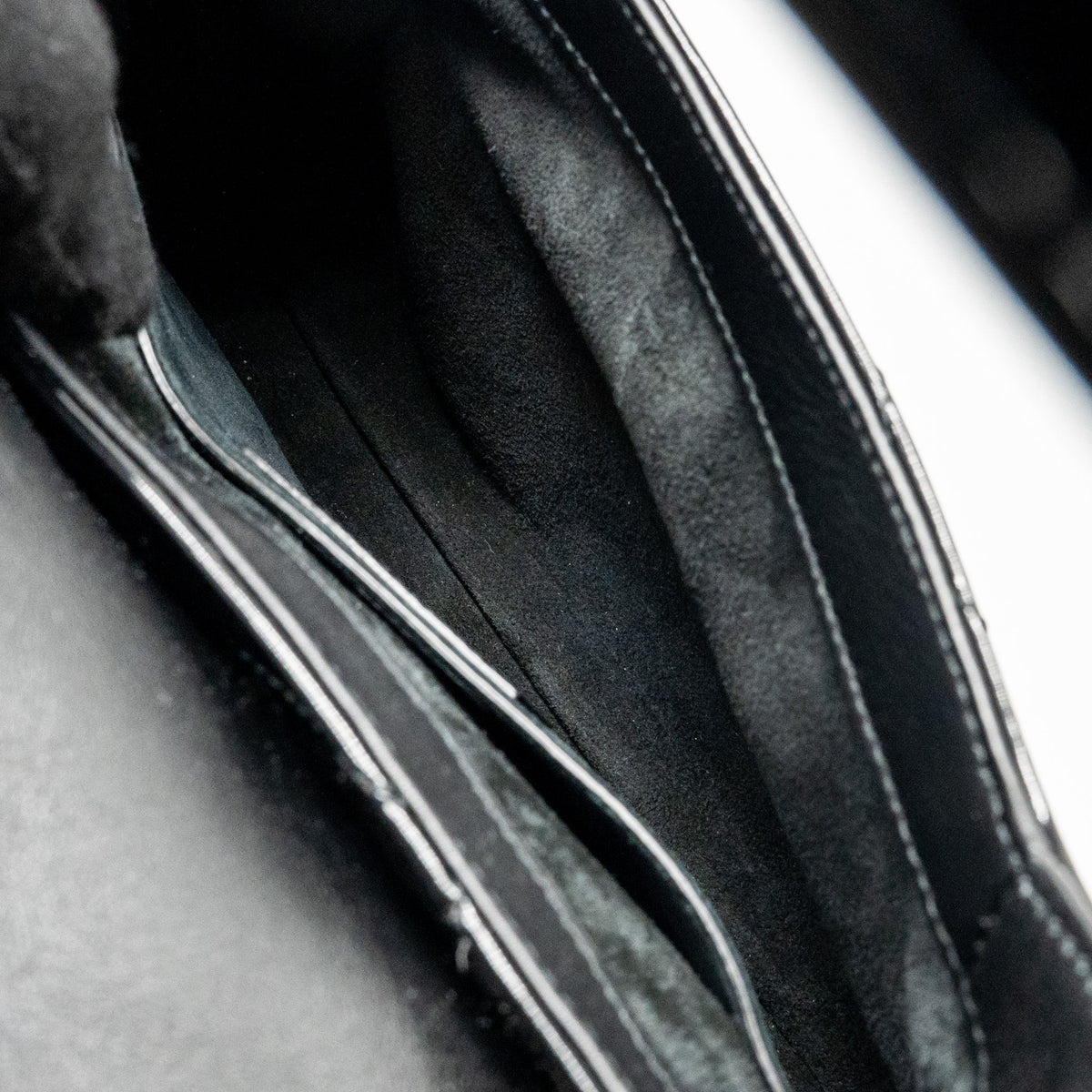 saint-laurent-ysl-le-5-a-7-quilted-shoulder-bag-patent-black-ghw
