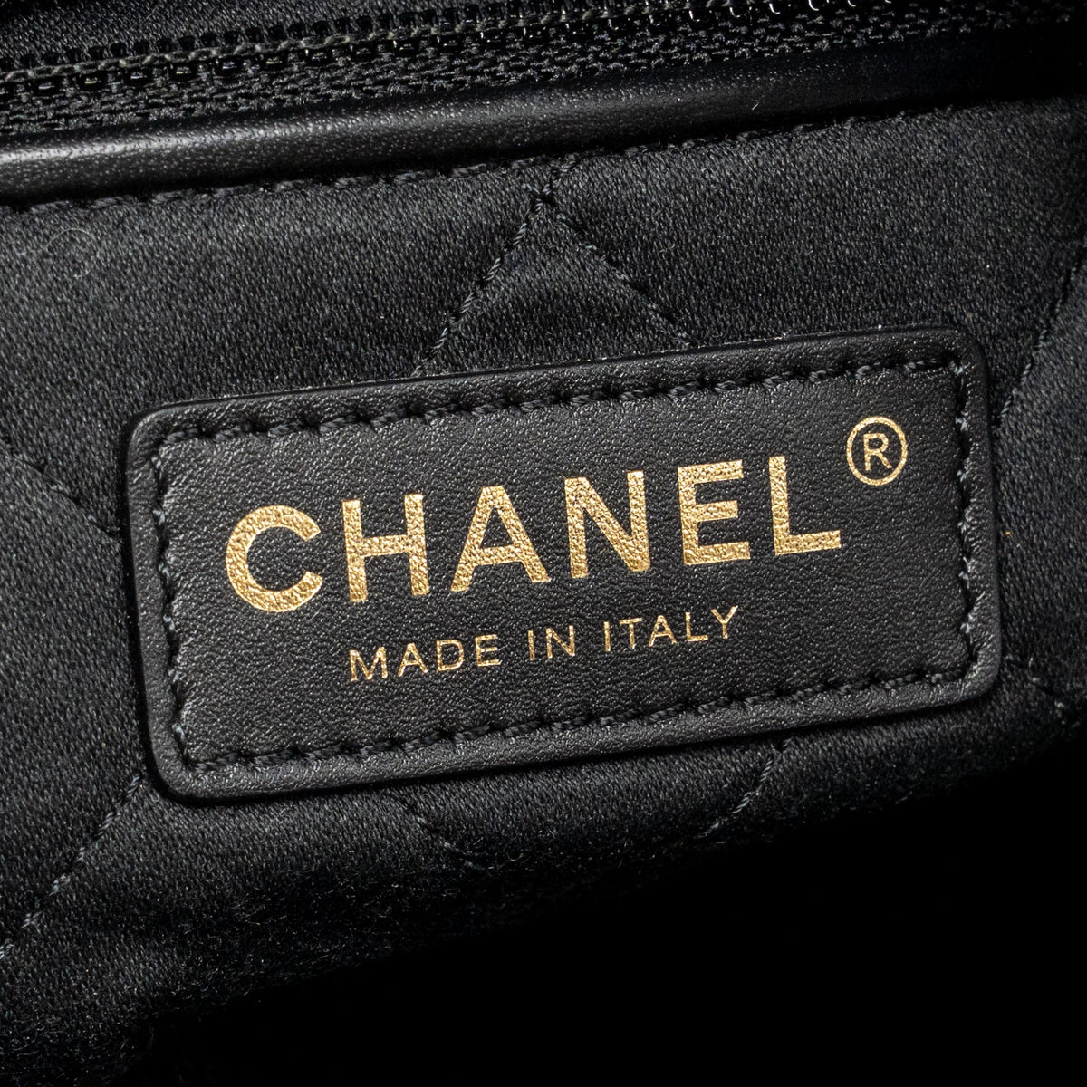 chanel-22-black-2