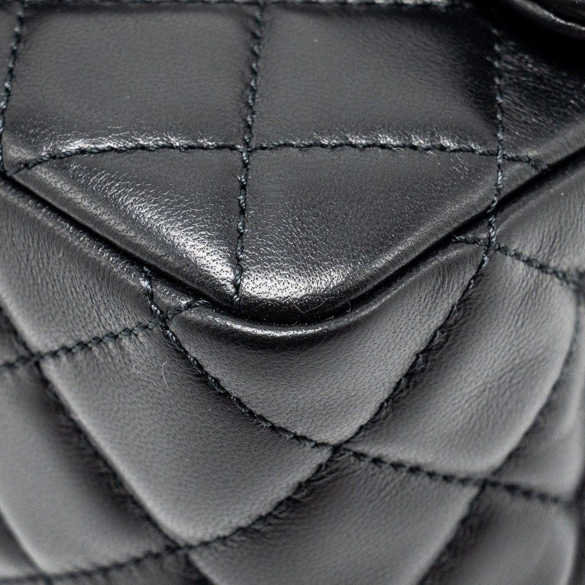 chanel-22c-pearl-crush-mini-square-flap-bag-lambskin-black-ghw-microchip-copy