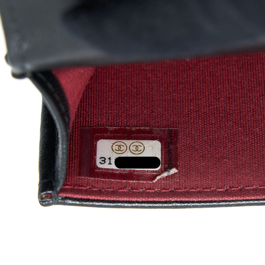 chanel-19-phone-pouch-with-chain-lambskin-black-multicolour-hardware