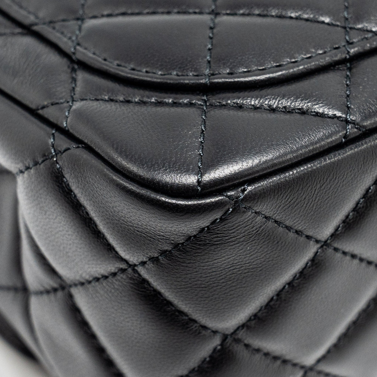 chanel-22c-pearl-crush-mini-square-flap-bag-lambskin-black-ghw-microchip-copy