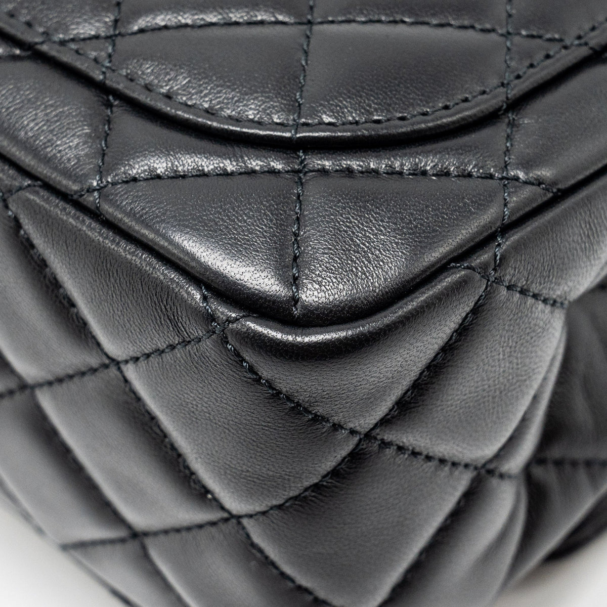 chanel-22c-pearl-crush-mini-square-flap-bag-lambskin-black-ghw-microchip-copy