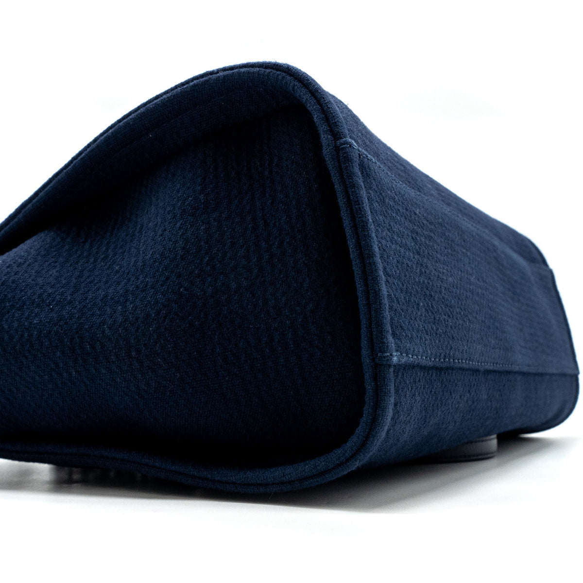 chanel-deauville-tote-bag-canvas-navy-shwmicrochip