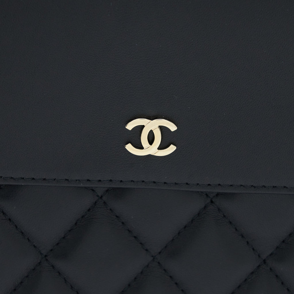 chanel-quilted-zip-and-flap-pouch-clutch-large-model-lambskin-black-lghw