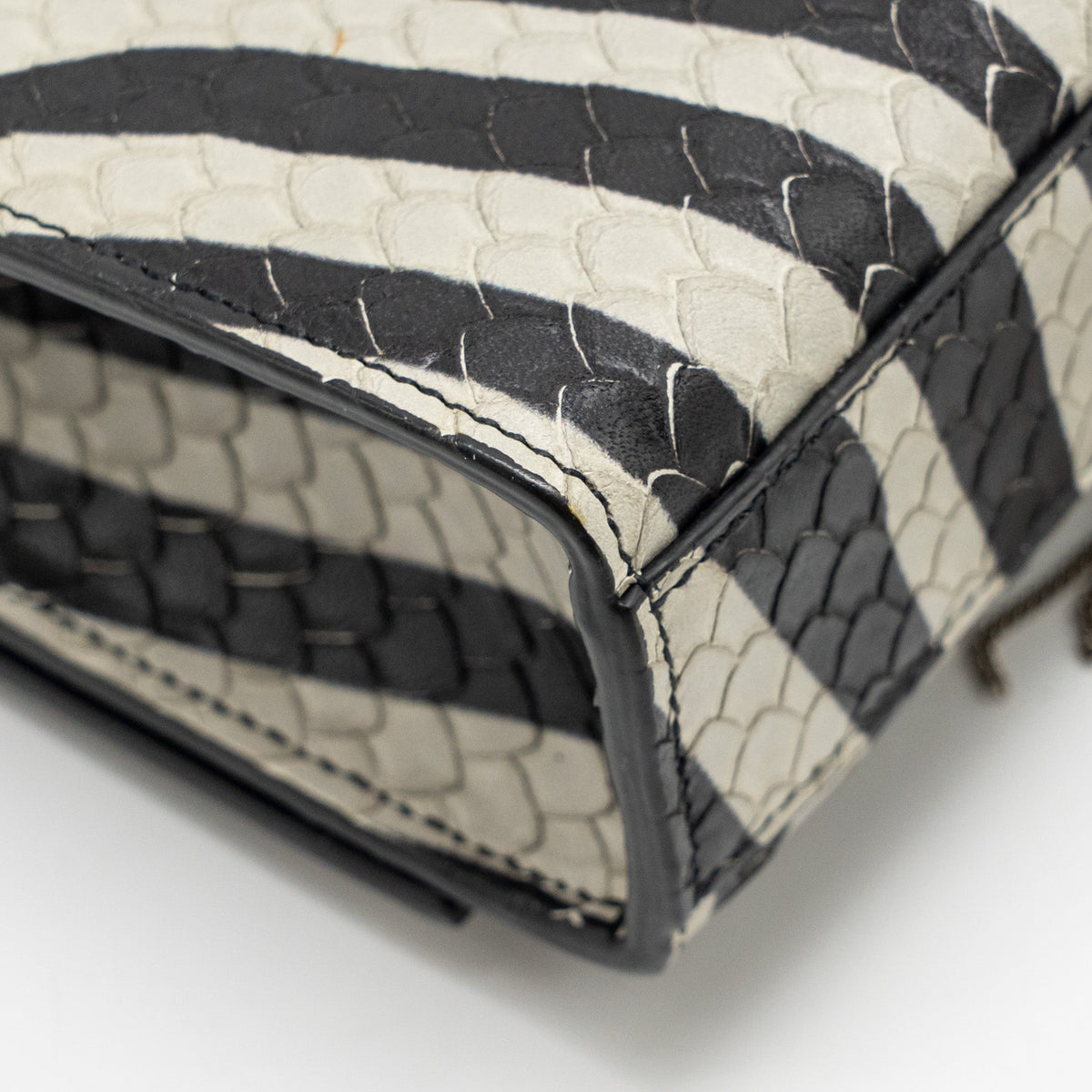 saint-laurent-ysl-medium-kate-shoulder-bag-with-tassel-embossed-leather-black-white-shw
