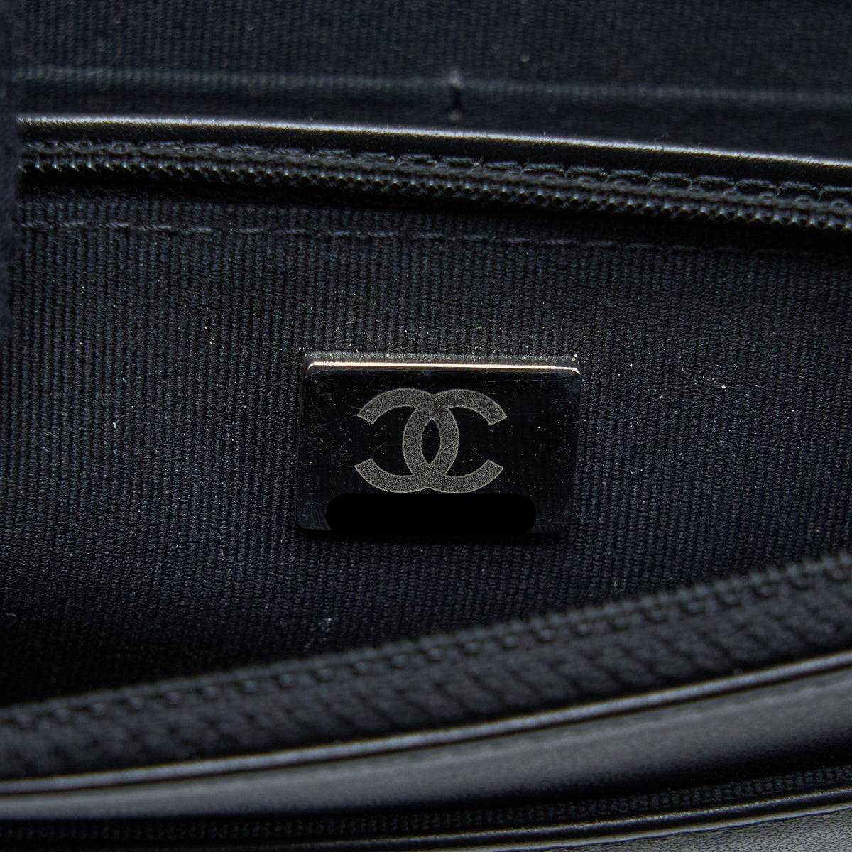 chanel-boy-wallet-on-chain-caviar-black-ruthenium-hardware-microchip-copy