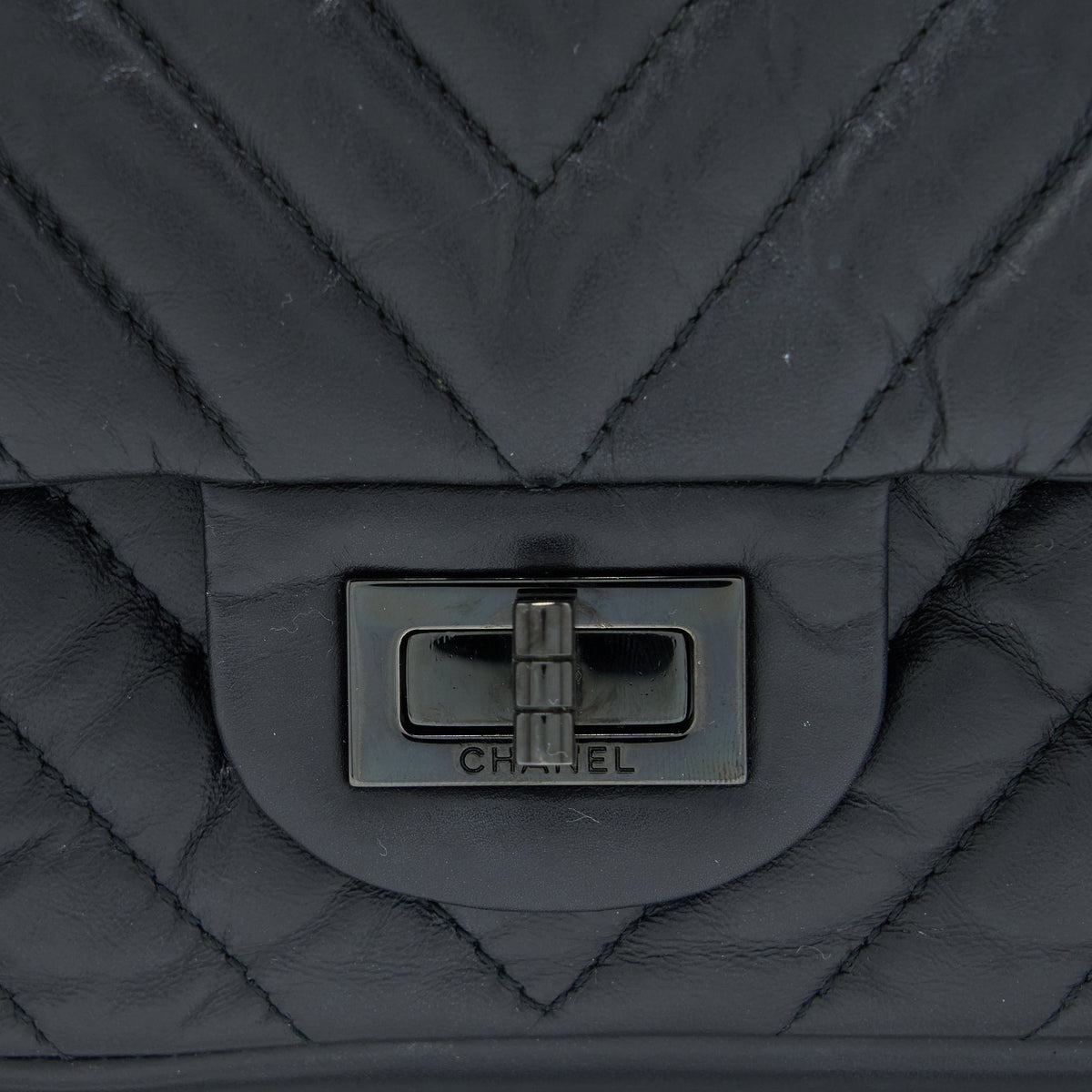 chanel-2-55-reissue-small-double-flap-bag-chevron-aged-calfskin-black-with-black-hardware