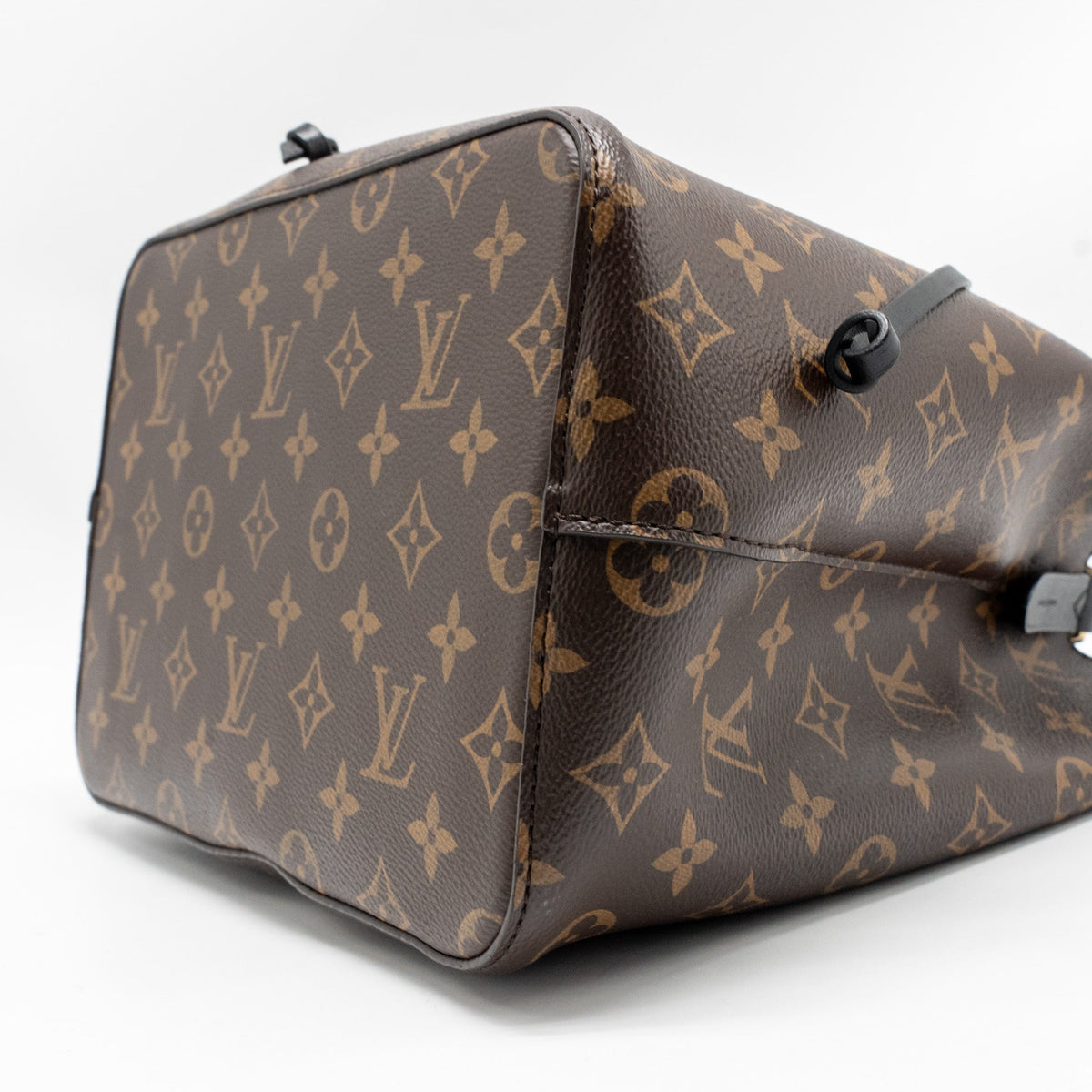 louis-vuitton-neo-noe-monogram-canvas-black-ghw-6