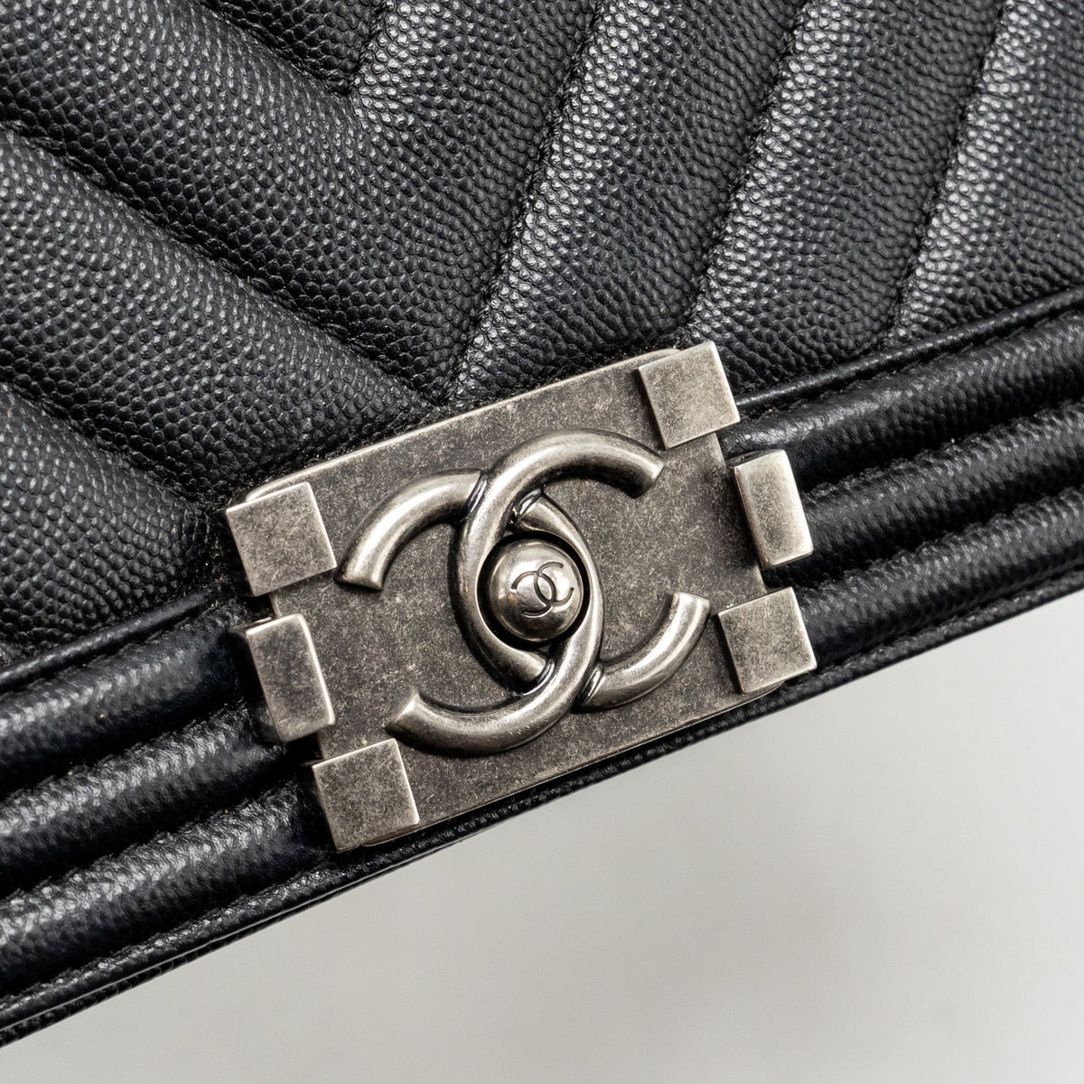 chanel-medium-boy-bag-chevron-caviar-black-ruthenium-silver-hardware