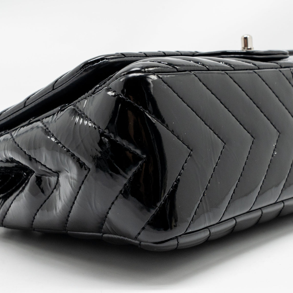 chanel-chevron-jumbo-single-flap-bag-patent-black-shw