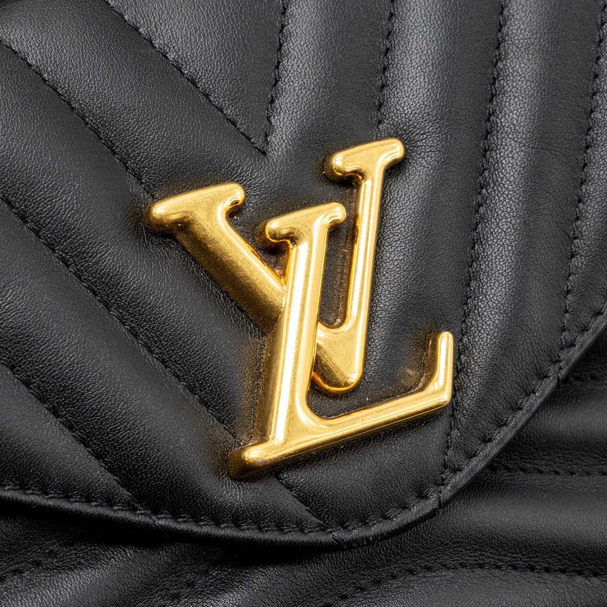 louis-vuitton-new-wave-pm-chain-bag-calfskin-black-ghw