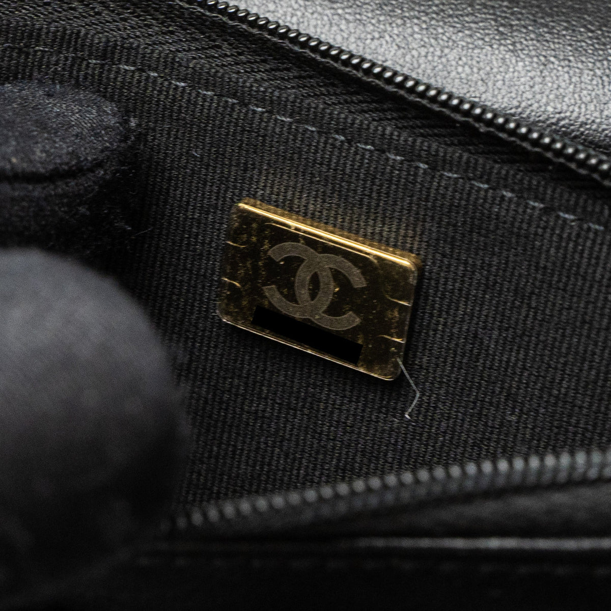 chanel-leather-top-handle-wallet-on-chain-lambskin-black-lghw-microchip