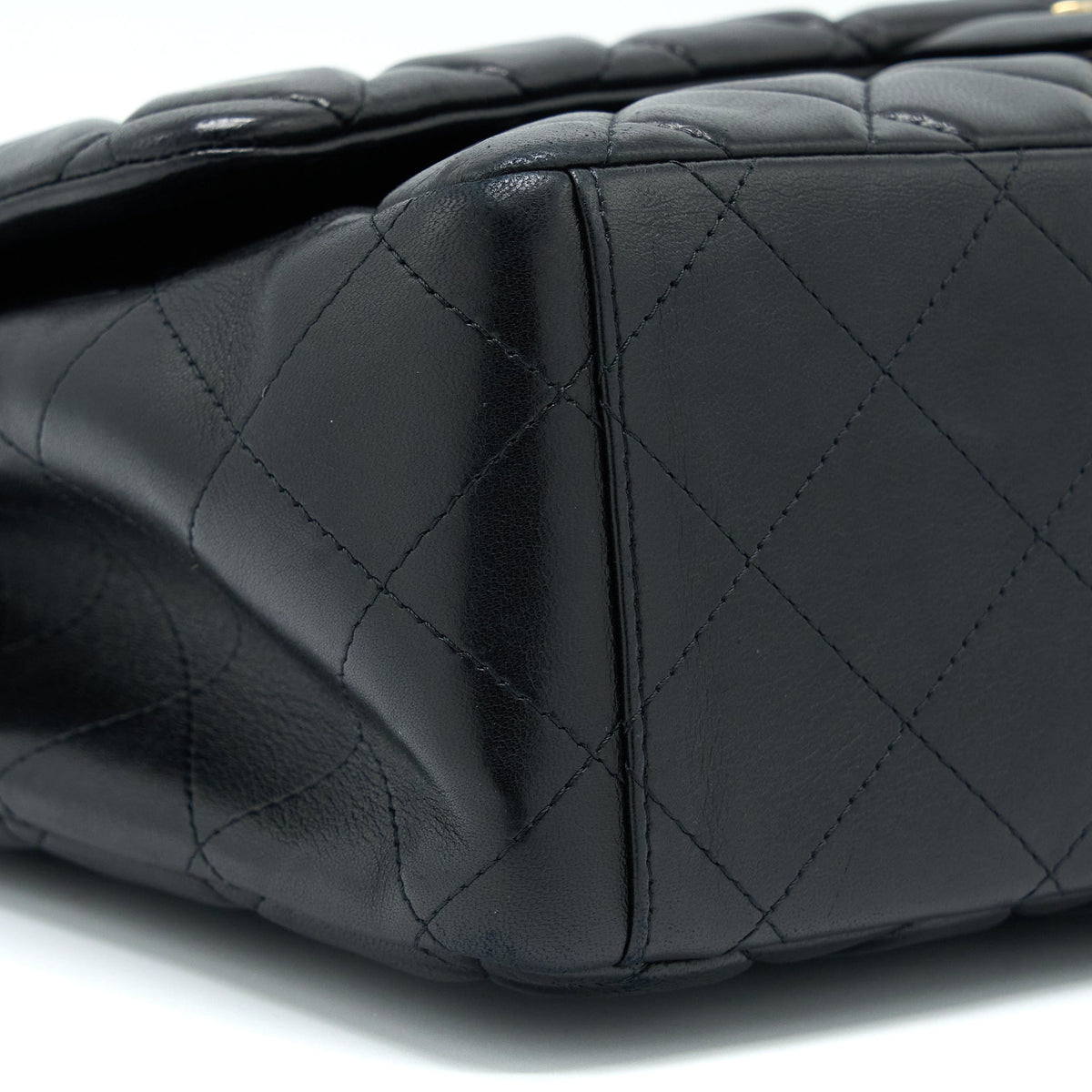 chanel-maxi-single-flap-bag-lambskin-ghw