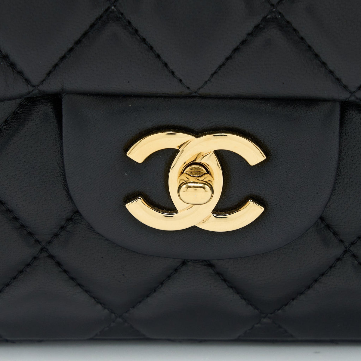 chanel-maxi-single-flap-bag-lambskin-ghw