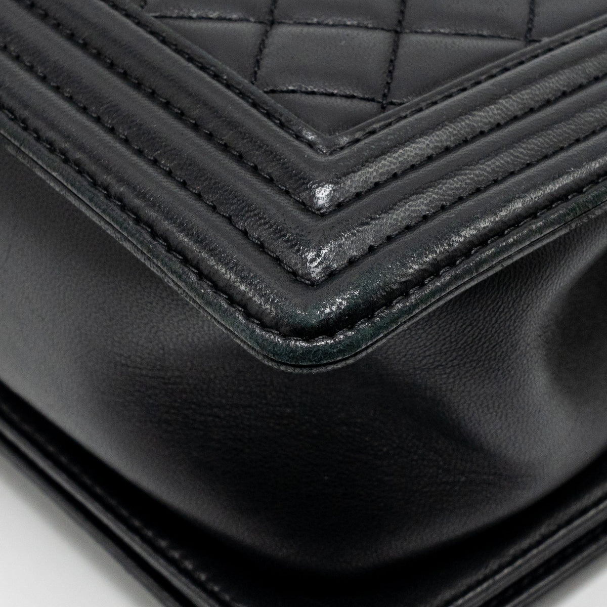 chanel-medium-boy-bag-lambskin-black-ghw-3