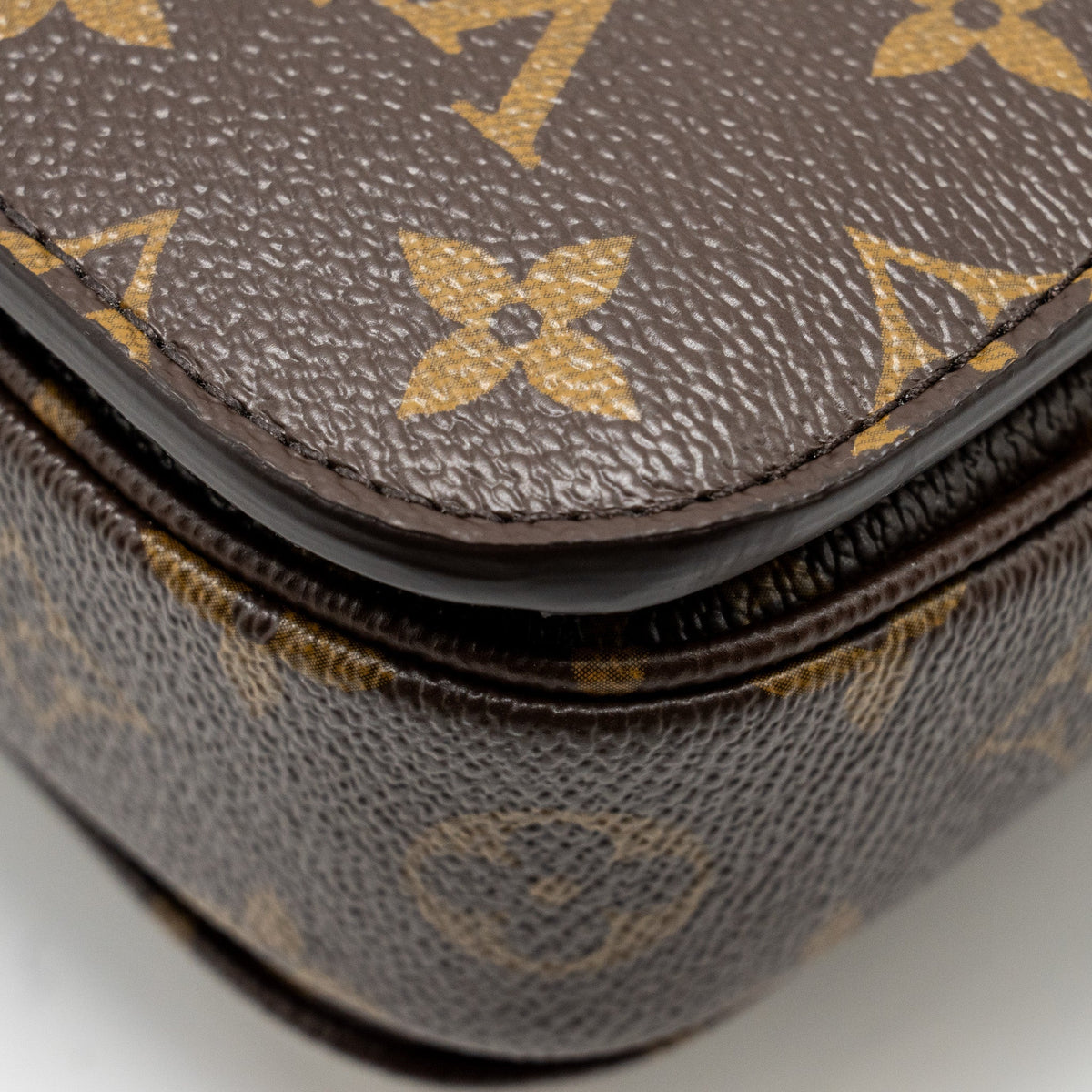 louis-vuitton-pochette-metis-monogram-canvas-ghw-26