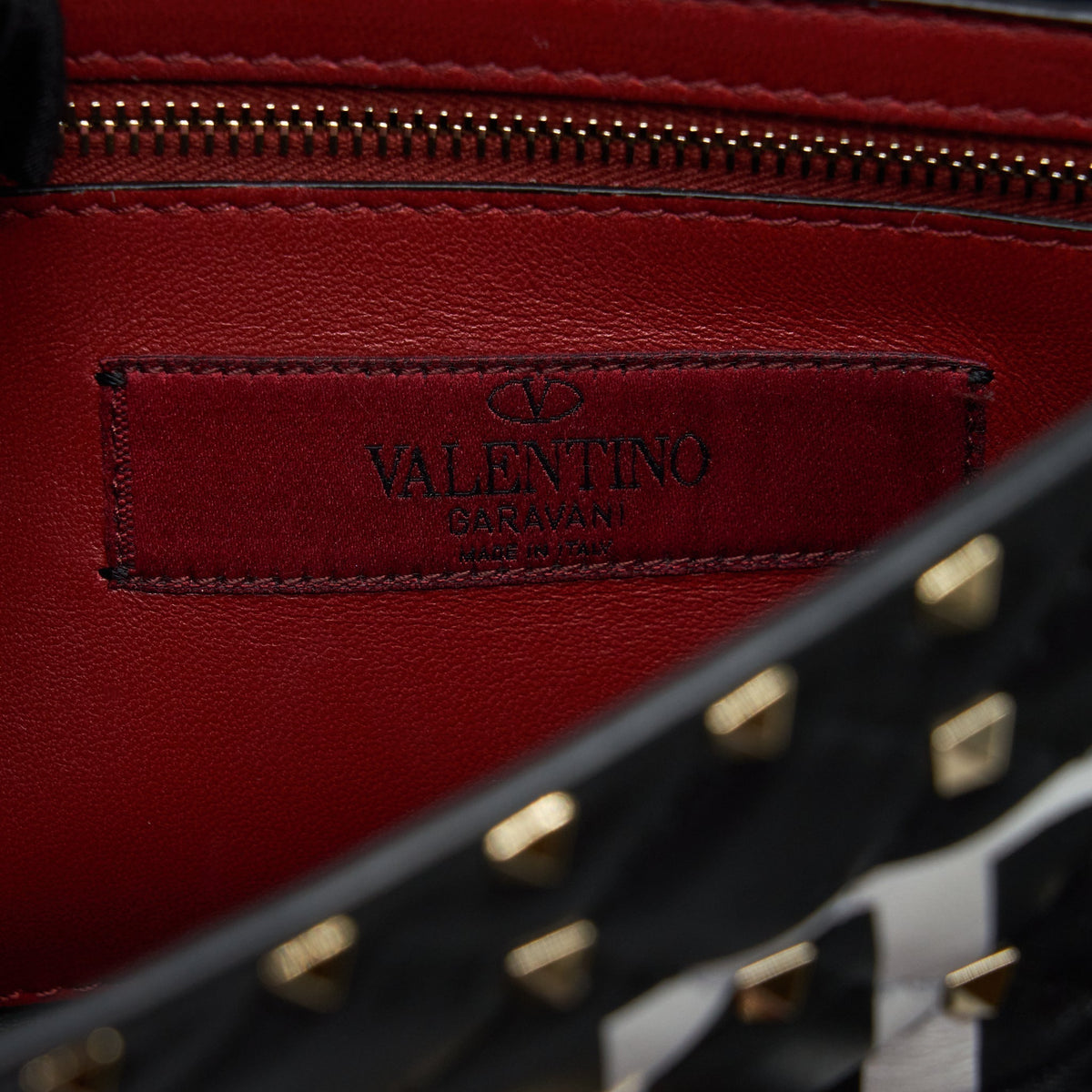 valentino-garavani-medium-rockstud-spike-shoulder-black-letter-print-lghw