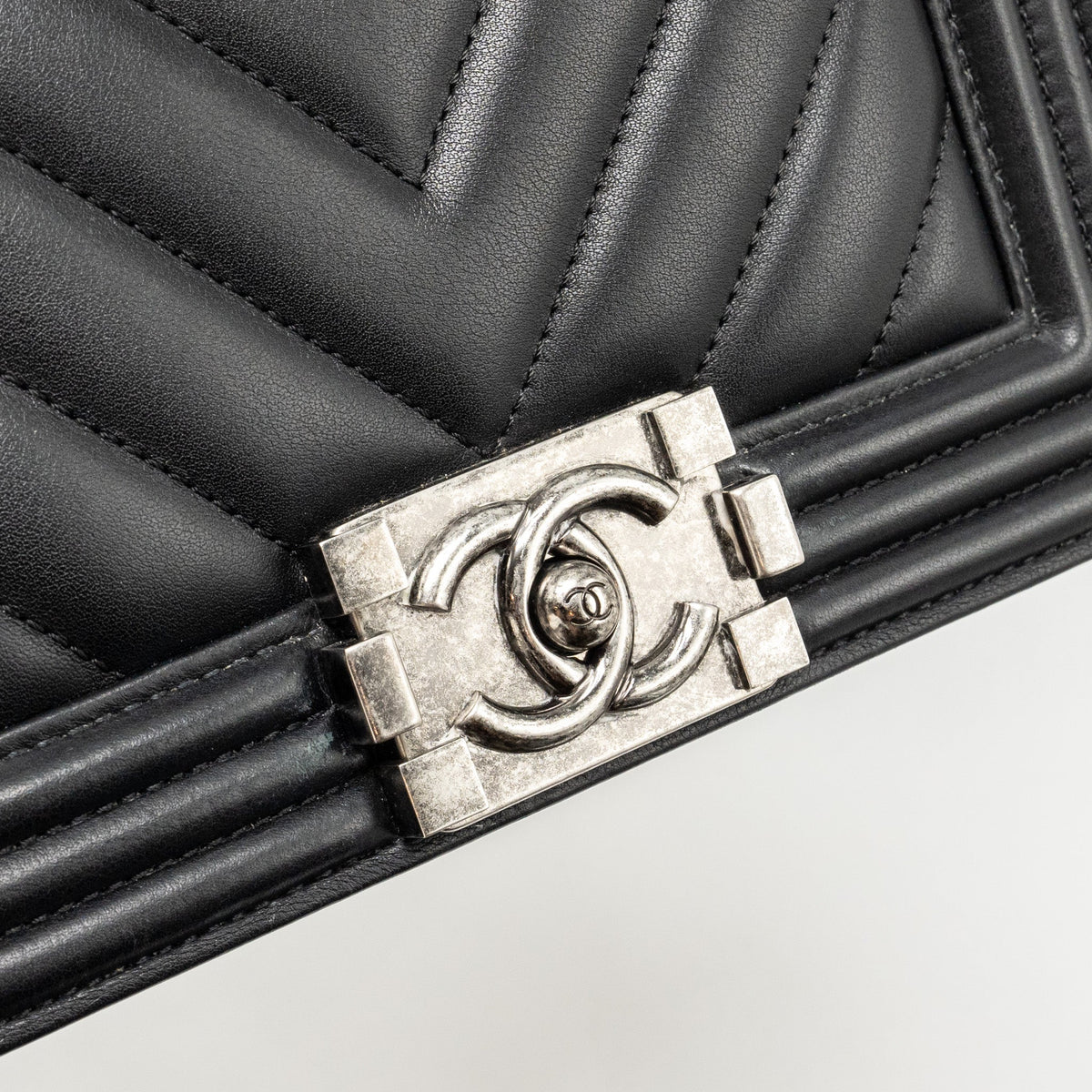 chanel-small-boy-bag-lambskin-black-ruthenium-shw