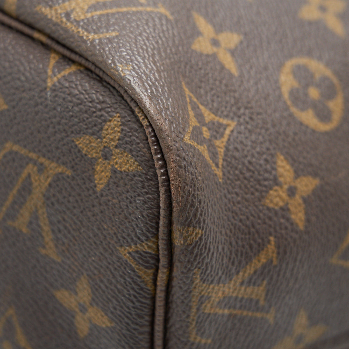 louis-vuitton-neverfull-mm-monogram-canvas