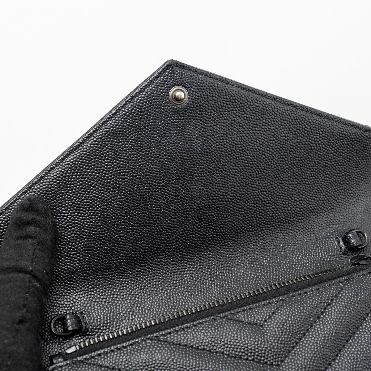 saint-laurent-ysl-envelope-chain-wallet-calfskin-black-with-black-hardware