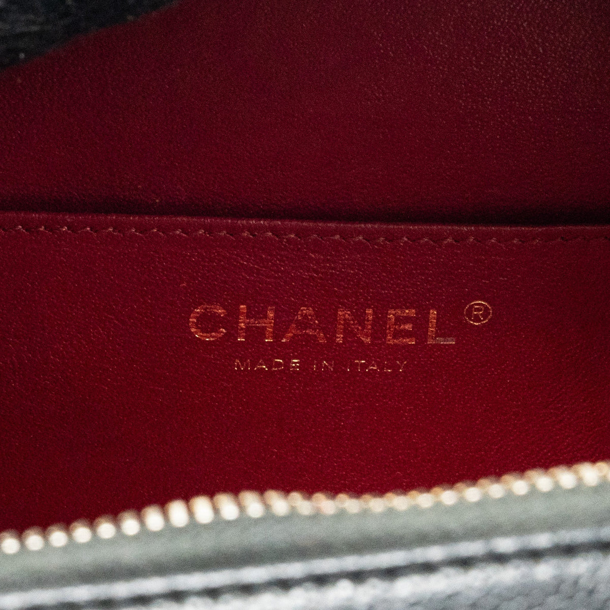 chanel-filigree-vertical-vanity-case-caviar-black-ghw