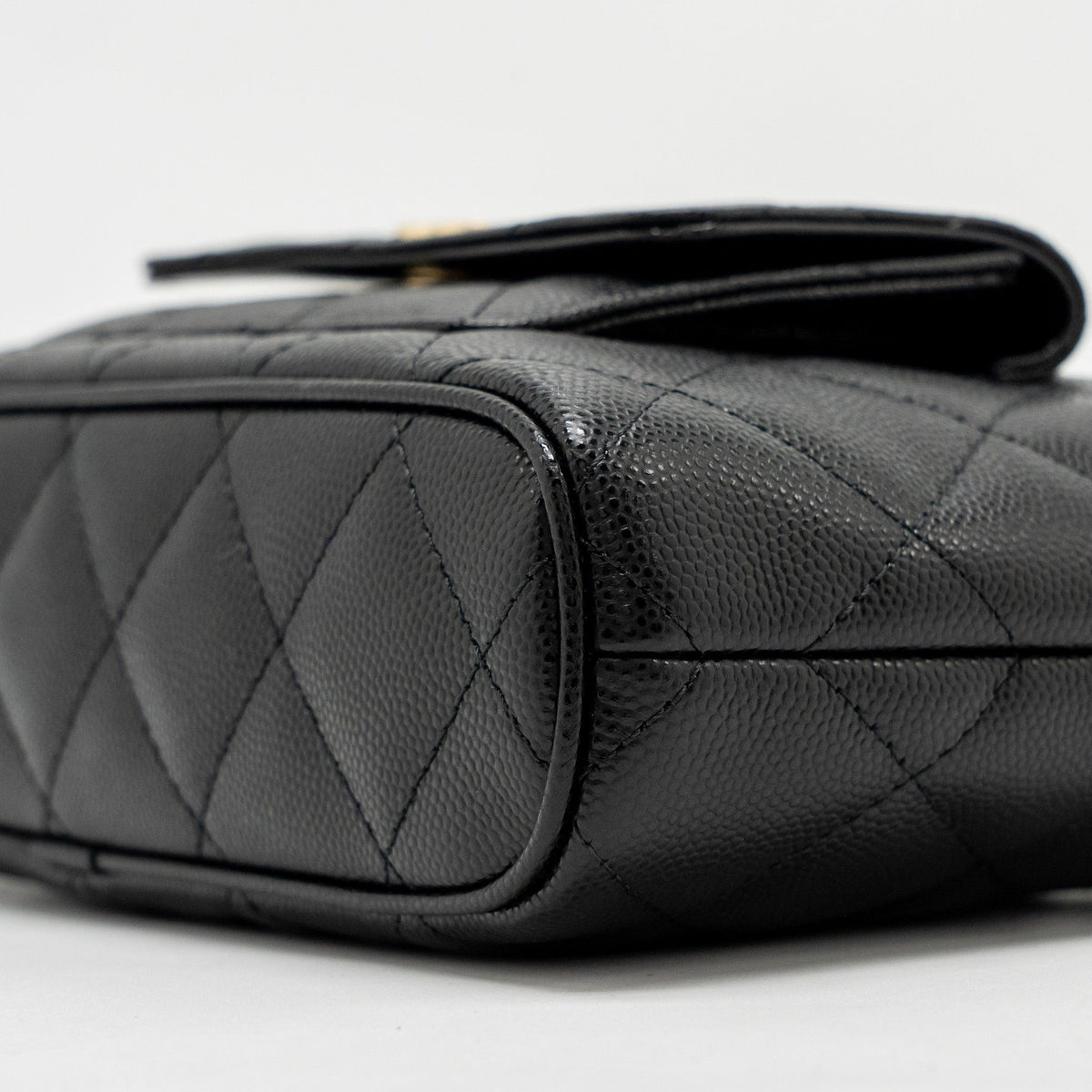 chanel-fold-flap-vanity-clutch-with-chain-caviar-black-ghw-microchip-copy