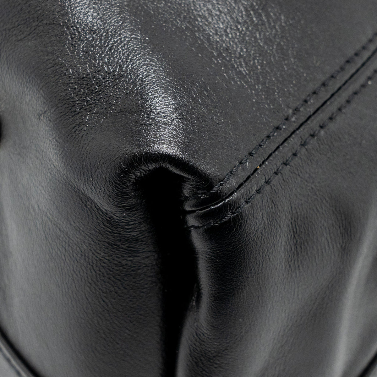 louis-vuitton-carryall-vibe-mm-lambskin-monogram-canvas-black-shw-copy