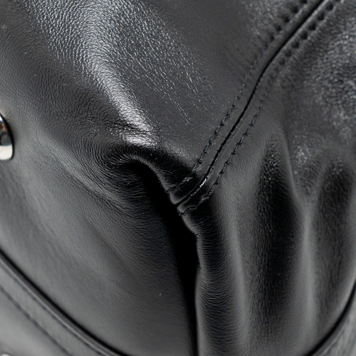 louis-vuitton-carryall-vibe-mm-lambskin-monogram-canvas-black-shw-copy