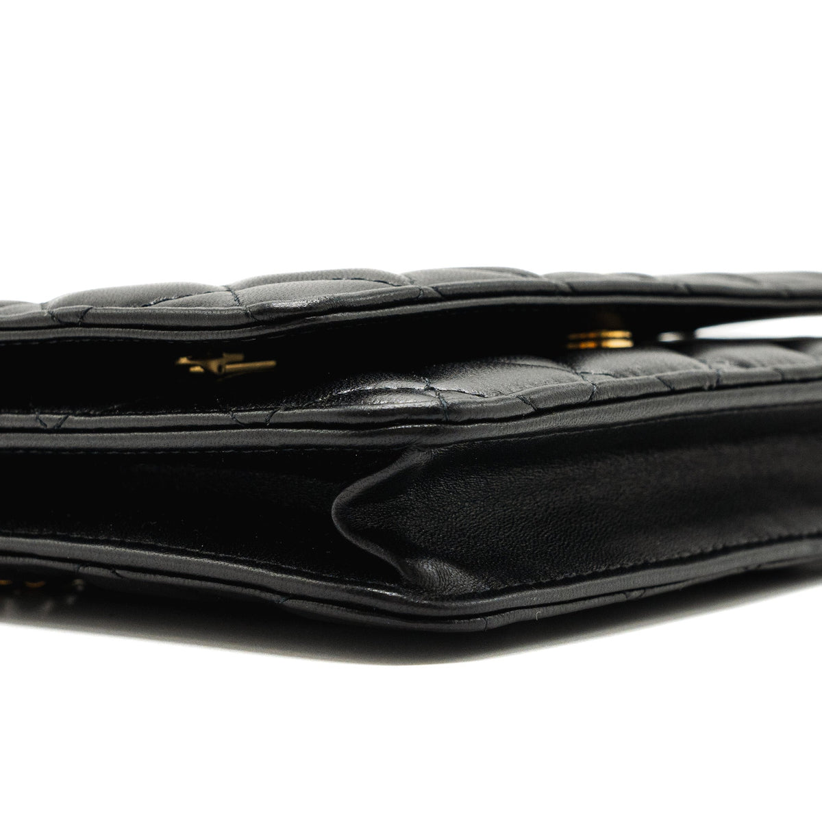 chanel-coco-heart-wallet-on-chain-lambskin-blackmicrochip