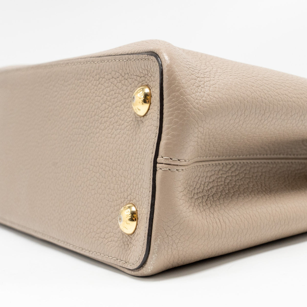 louis-vuitton-capucines-mm-taurillon-leather-light-grey-ghw