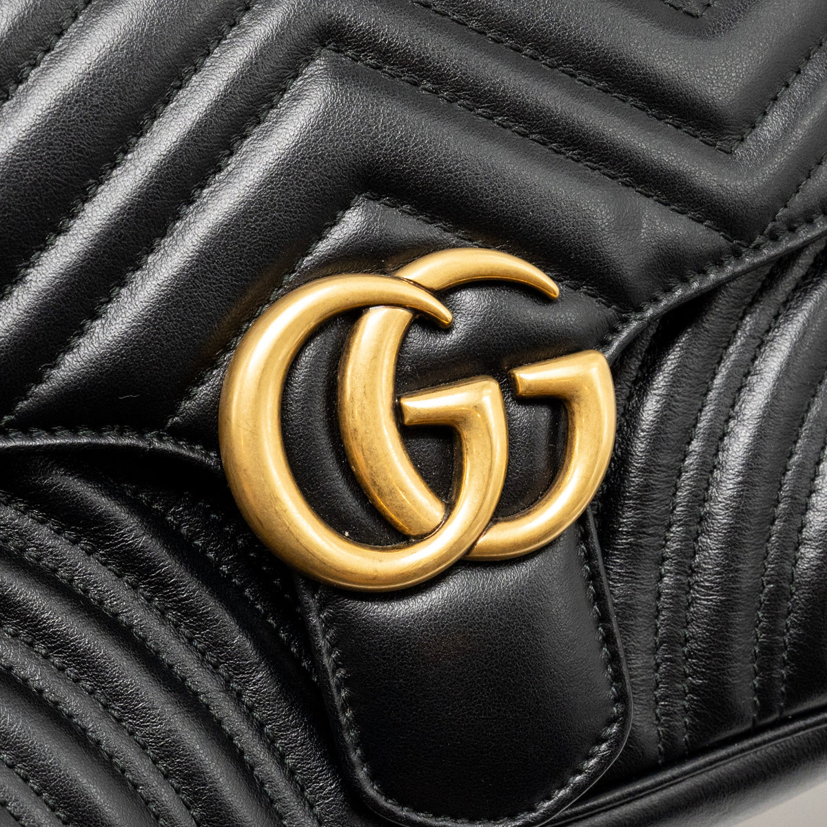 gucci-medium-gg-marmont-shoulder-bag-calfskin-black-ghw-1