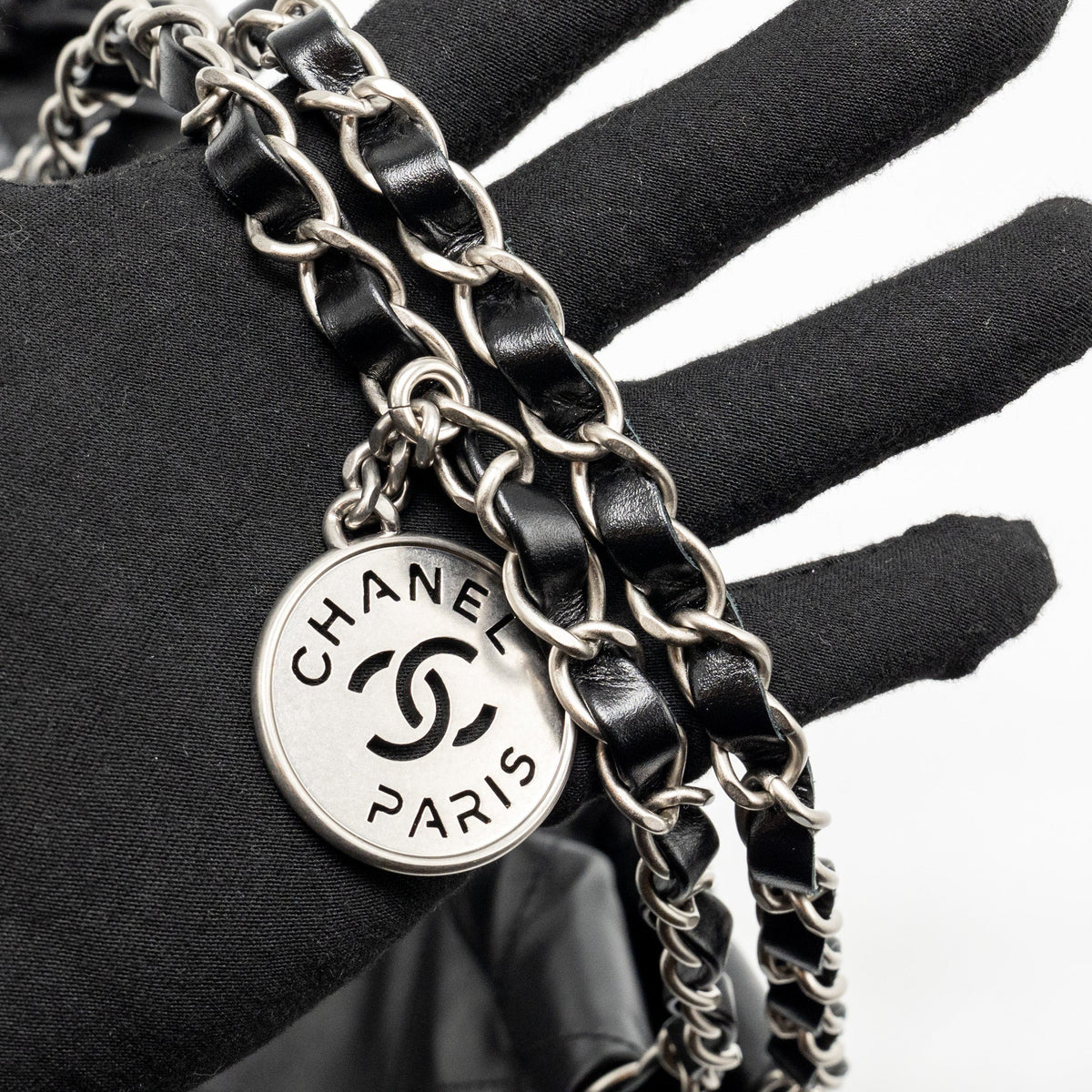 chanel-small-22-shiny-calfskin-black-shw-microchip