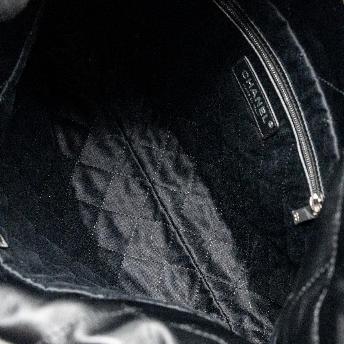chanel-small-22-shiny-calfskin-black-shw-microchip