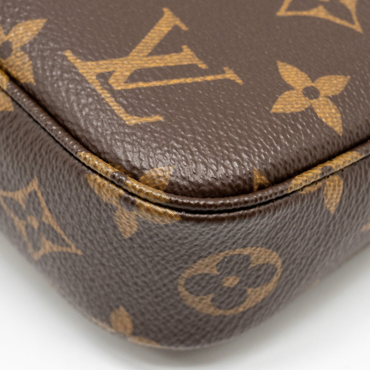 louis-vuitton-pochette-accessories-monogram-canvas-ghw-8