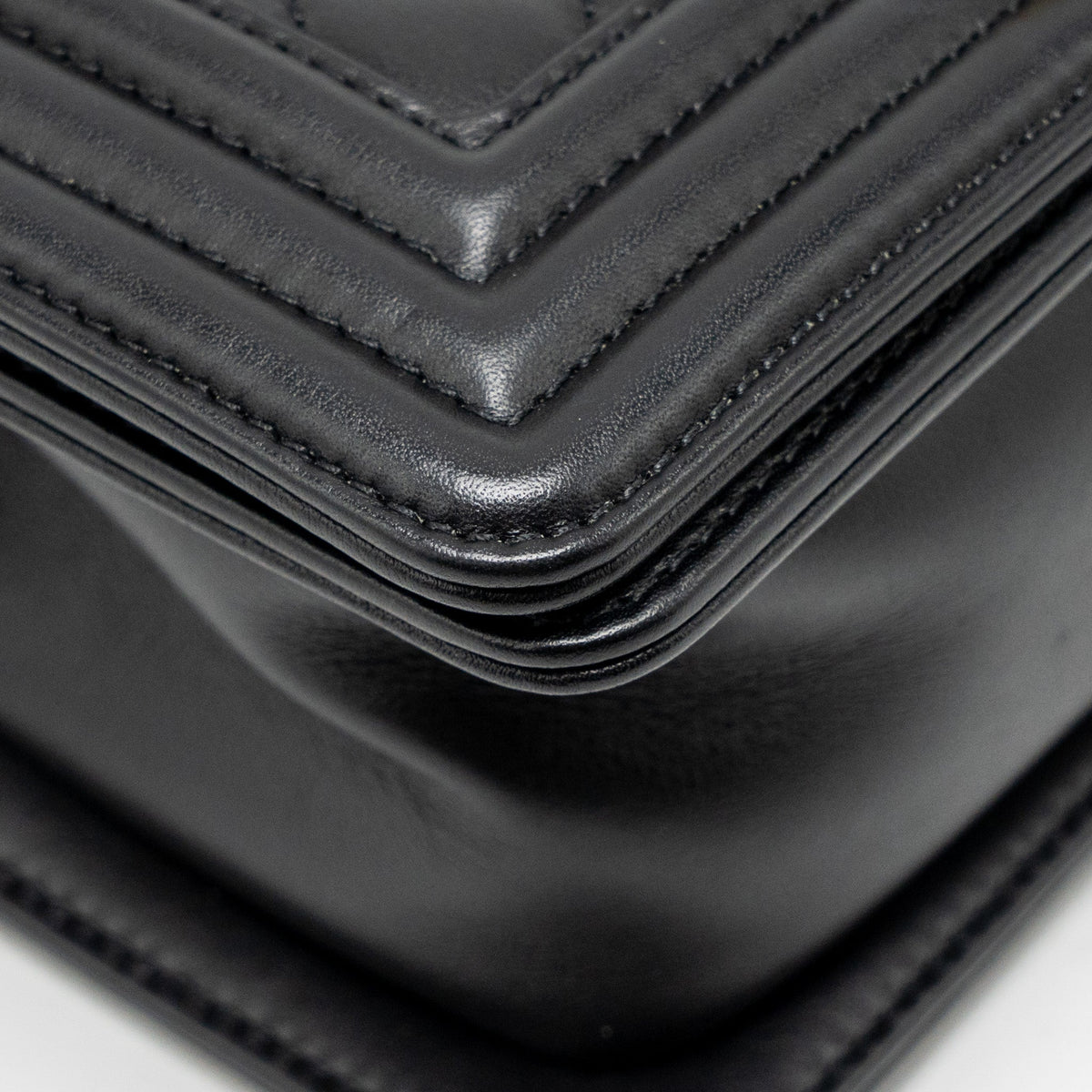chanel-small-boy-bag-calfskin-black-ghwmicrochip