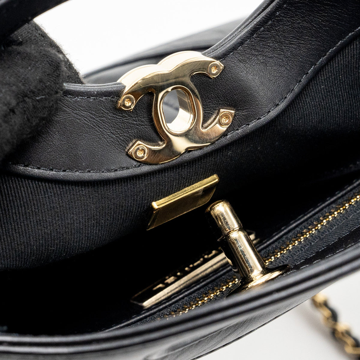 chanel-23a-mini-31-bag-calfskin-black-lghw-microchip-1
