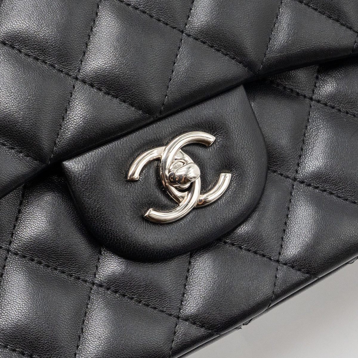 chanel-jumbo-classic-double-flap-lambskin-black-shw-copy