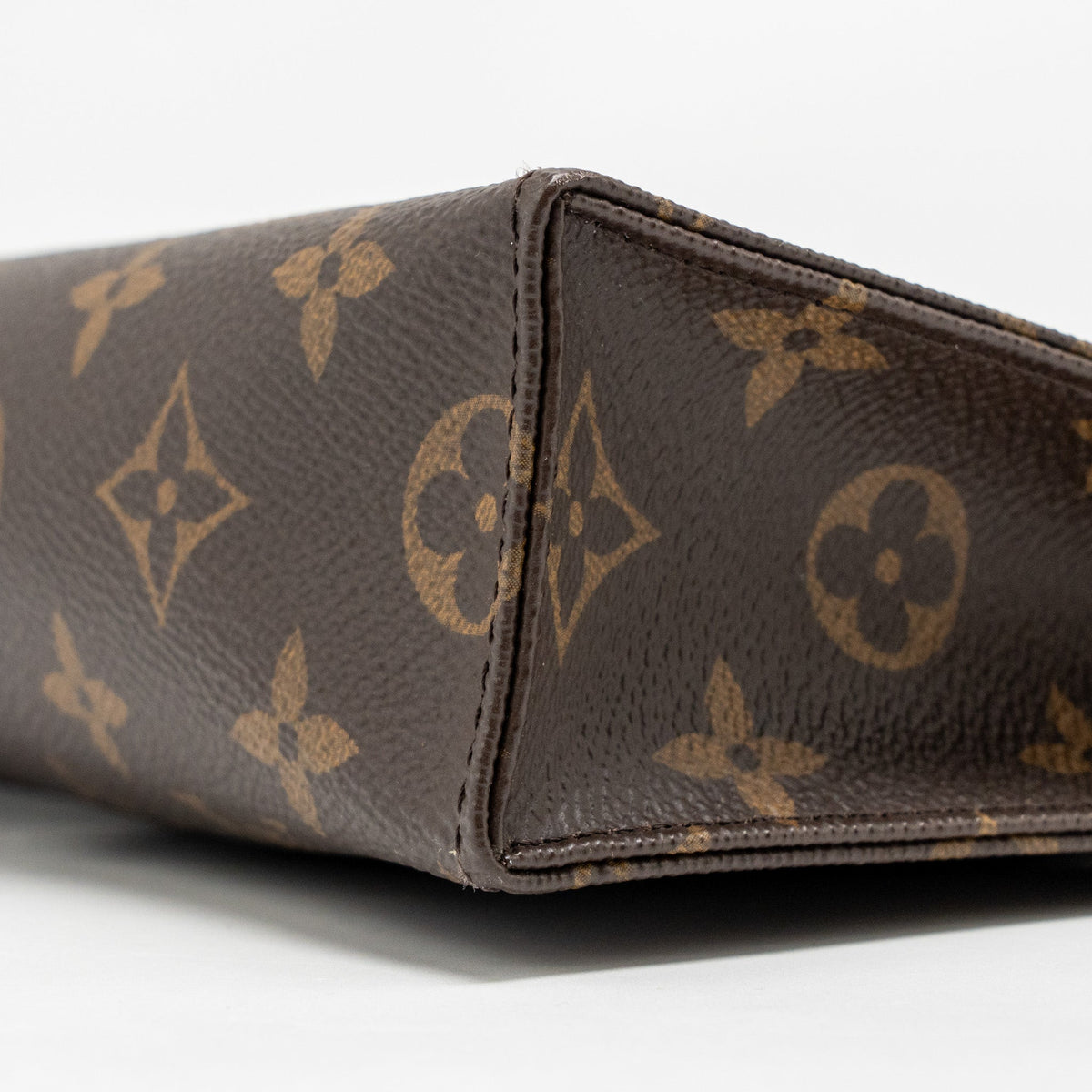 louis-vuitton-toiletry-pochette-26-monogram-canvas-ghw-15