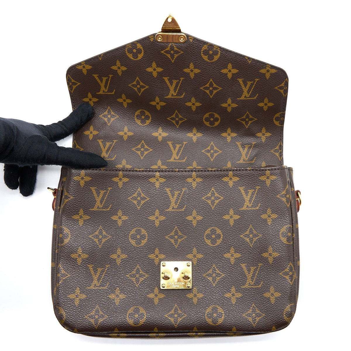 louis-vuitton-pochette-metis-monogram-canvas-ghw-12