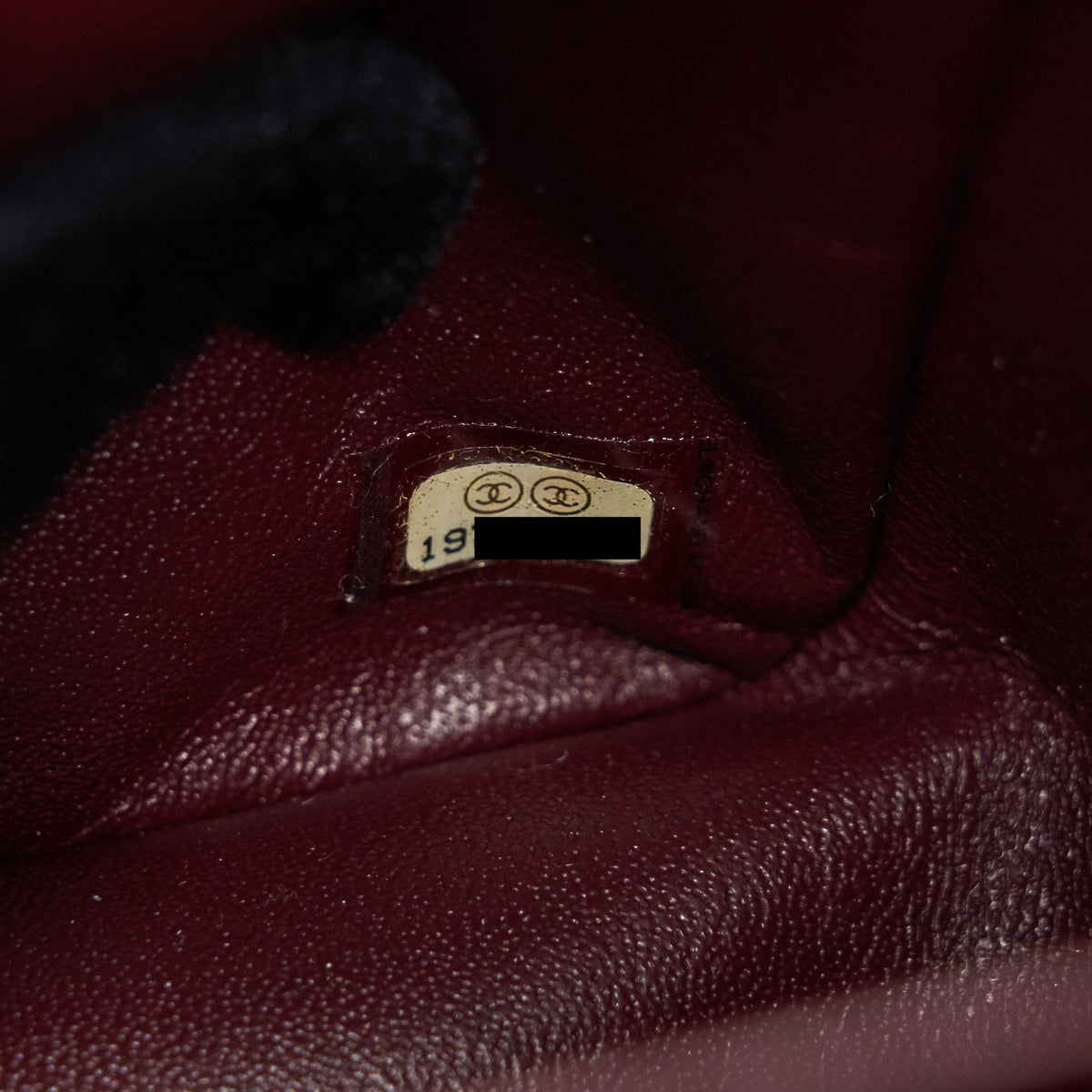 chanel-maxi-classic-double-flap-black-caviar-ghw