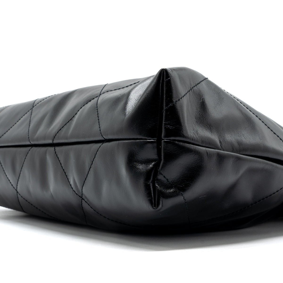 chanel-24c-22-bag-lambskin-black-ghw-microchip
