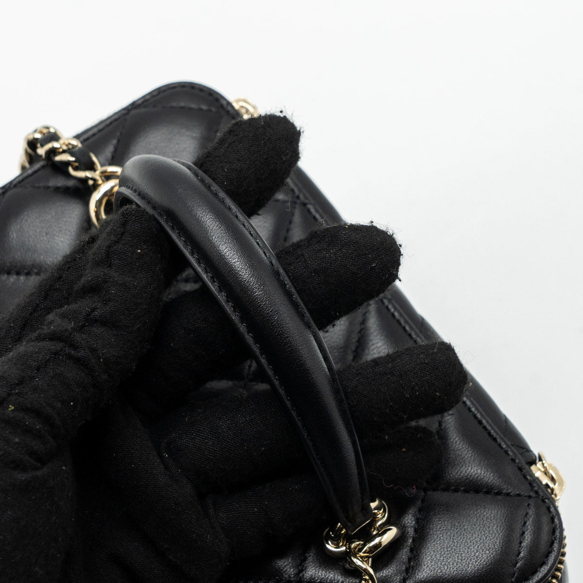 chanel-top-handle-long-vanity-with-chain-lambskin-black-lghwmicrochip-2