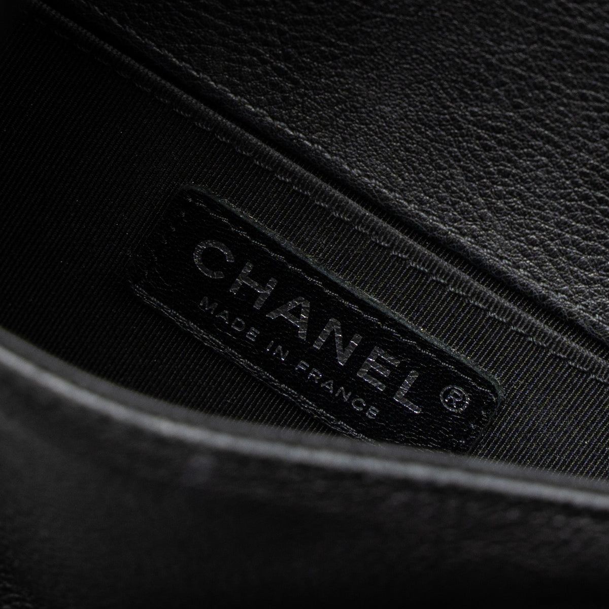 chanel-medium-boy-bag-grained-calfskin-black-ruthenium-hardware