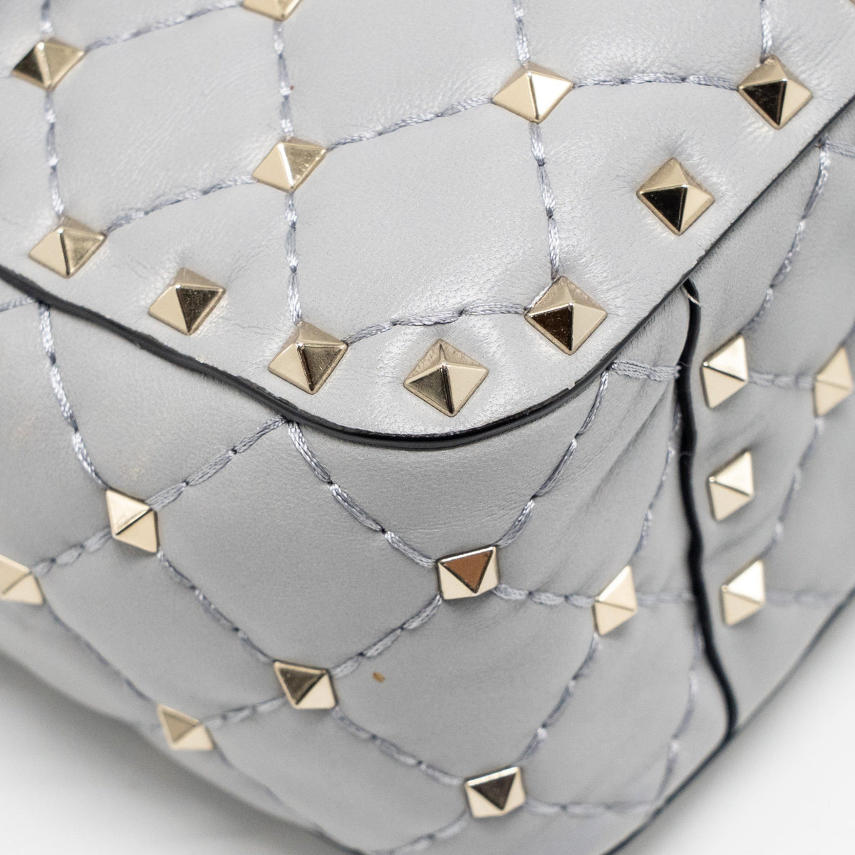 valentino-medium-rockstud-spike-bag-lambskin-nappa-light-grey-lghw