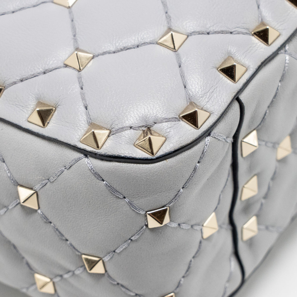 valentino-medium-rockstud-spike-bag-lambskin-nappa-light-grey-lghw