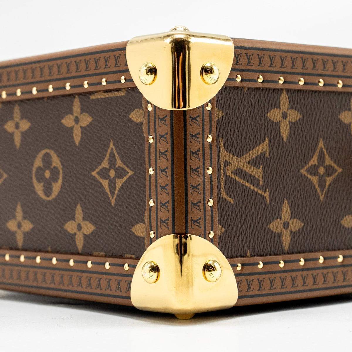 louis-vuitton-camera-box-trunk-monogram-canvas-leather-ghw