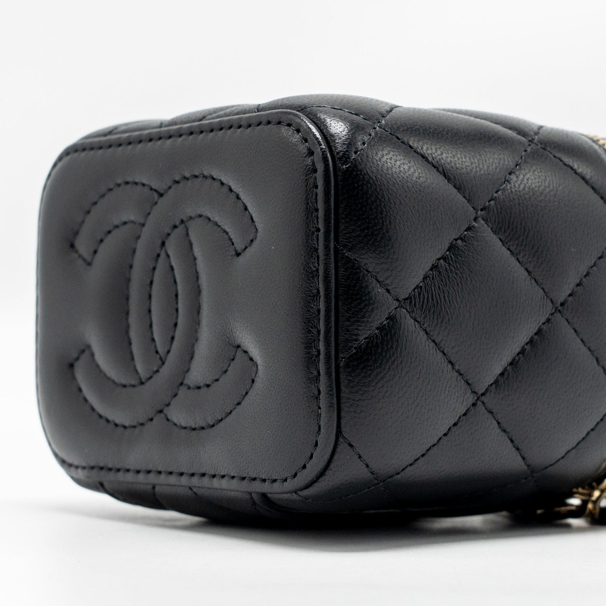 chanel-pearl-crush-mini-vanity-with-chain-lambskin-black-ghw-microchip-2